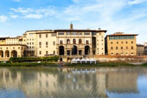 2-Hour Private Evening Walking Guided Tour of Florence Culture - Toward the Arno: Renaissance streets and golden-hour photo light