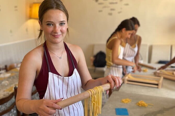 3- Cooking Making Spaghetti & Lasagna - Finding the Meeting Point: Piazza del Carmine and Staying Oriented