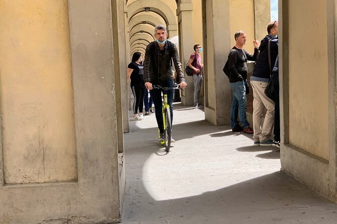 90 min Footbike tour in Florence - Piazza del Duomo and Piazza della Repubblica: the route’s first “wow” moments