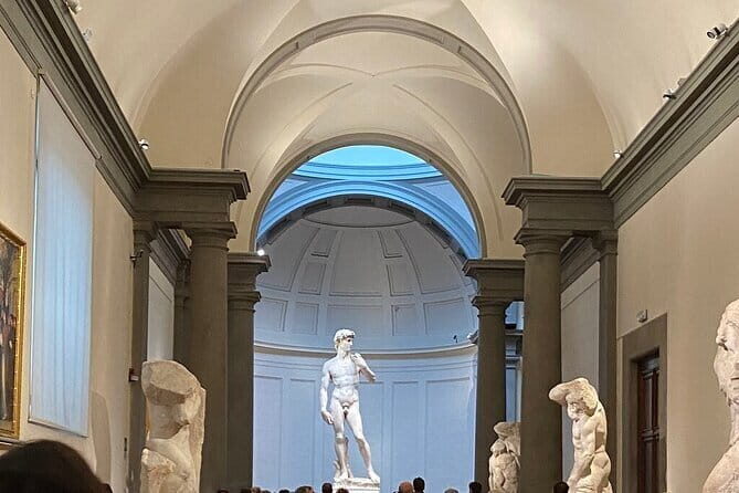 Accademia Gallery : Priority Ticket to SKIP the General Line ! - Group size: why max 19 matters in practice
