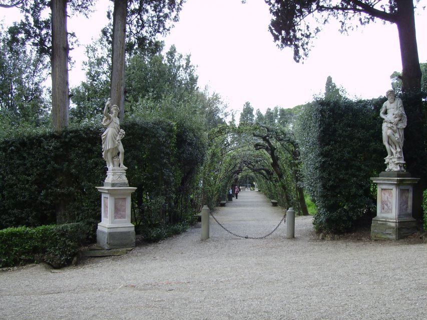 Boboli Garden Guided Tour in Florence - Entering Boboli Gardens: Pitti Palace Courtyard First