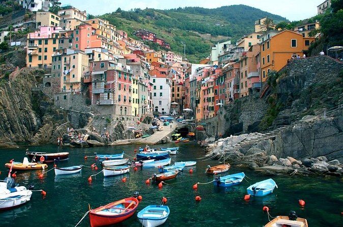 Cinque Terre Vibes with Postcard Perfection and Lunch Treats - Vernazza: the lunch stop that matters (and the views to match)