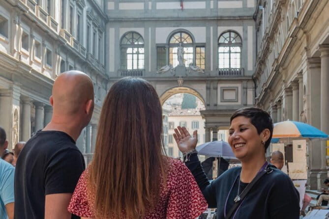 David and the highlights of Florence. - Uffizi from the outside: why the building still matters