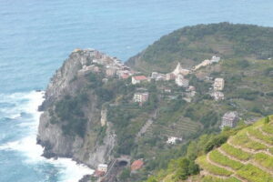 Day trip to Cinque Terre by Deluxe minivan & Hiking - Morning departure: what you gain with a 7:30 a.m. start