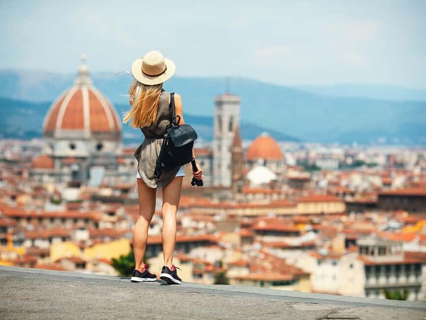 Discover Florence Walking Tour: Guided Tour - Groups, guides, and language: getting value from a live tour