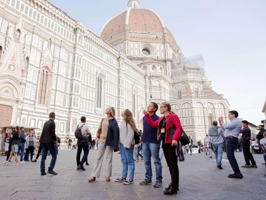 Discover Florence Walking Tour: Guided Tour - Piazza Pitti: Palazzo Pitti and the Medici lifestyle angle