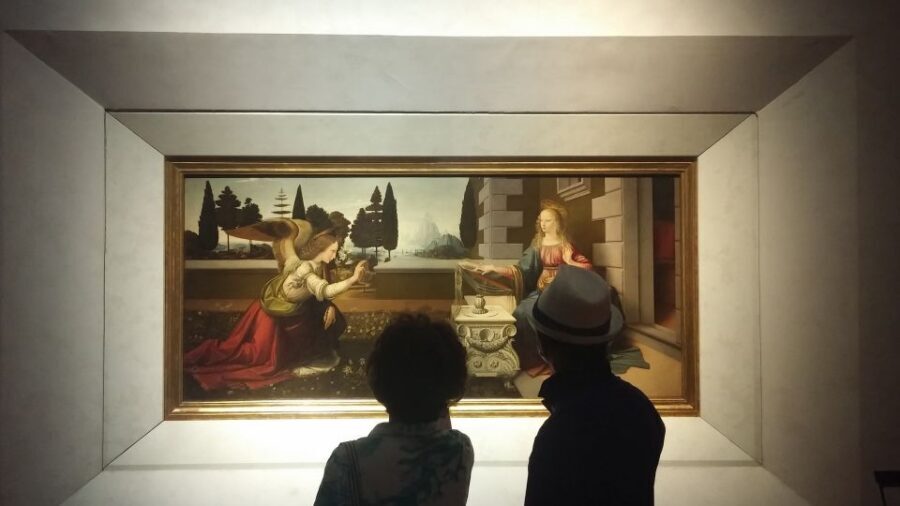 Discover Uffizi and Palazzo Vecchio: Half Day Guided Tour - Salone dei 500 and the Cerca e Trova clue
