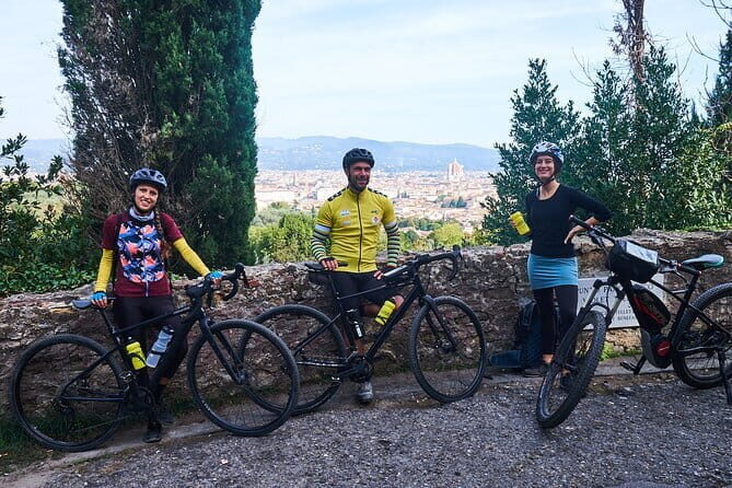 E-bike Chianti Classico & Tuscany tour with Wine & Lunch at Farm - Guides, pace, and why the day feels easy (even with hills)