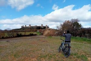 E-Bike rental in Tuscany - Casole d’Elsa and the best kind of history: Etruscan cemeteries along the ride