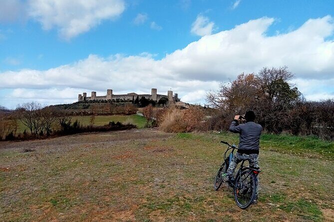 E-Bike rental in Tuscany - Casole d’Elsa and the best kind of history: Etruscan cemeteries along the ride