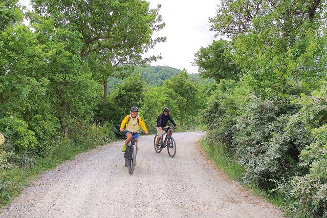 E-Bike Tour fortresses and mountains near the Free Baths of Saturnia - The ride plan: dirt paths, quiet roads, and the e-bike advantage