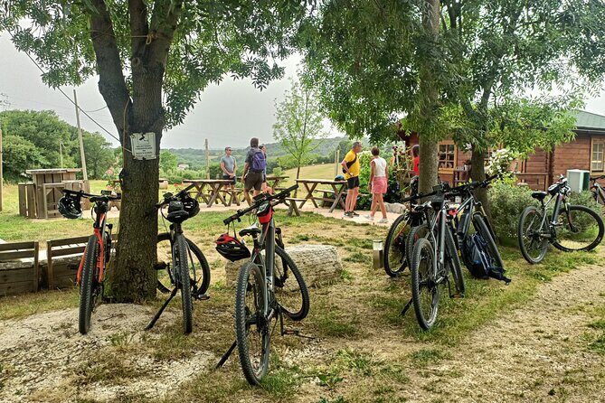 E-Bike Tour fortresses and mountains near the Free Baths of Saturnia - Getting set up in Catabbio: small details that help