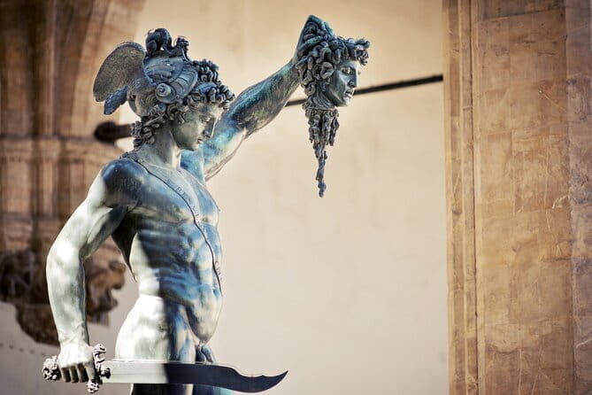 Essential Florence Walking Tour with an Expert Local Guide - Starting at Piazza della Repubblica and ending by Piazza della Signoria