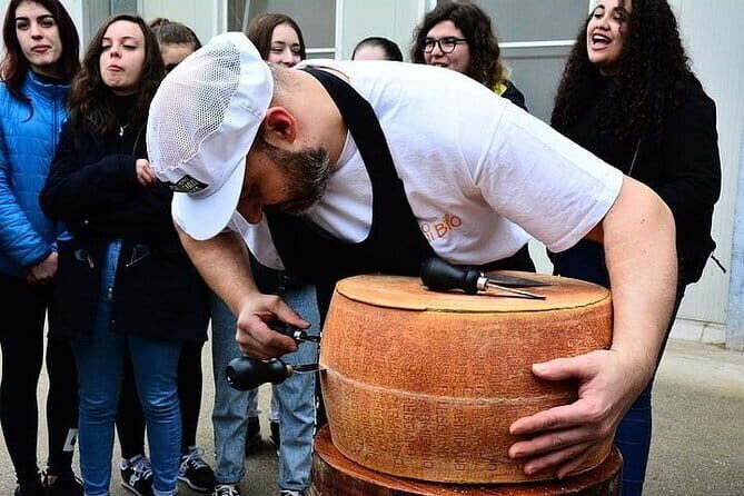 Exclusive Emilia-Romagna,Parmigiano, Prosciutto, Balsamic, Wine - 6:45 pickup and the caseificio start in Castelfranco Emilia