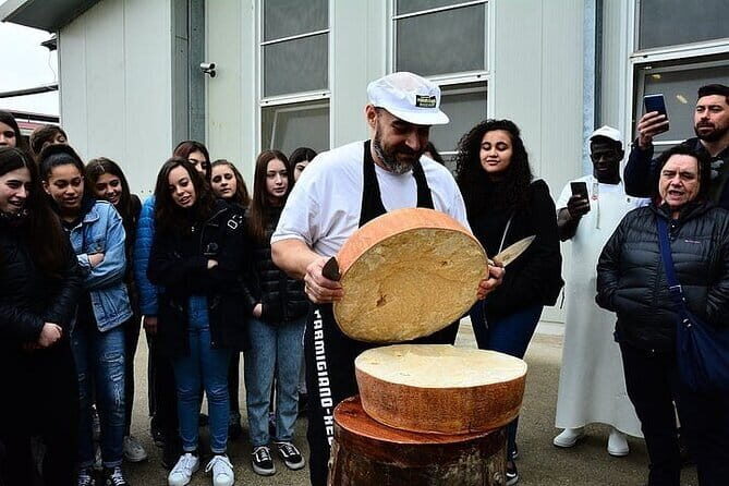 Exclusive Emilia-Romagna,Parmigiano, Prosciutto, Balsamic, Wine - Inside the Parmigiano Reggiano process: stagionatura and flavor you can smell