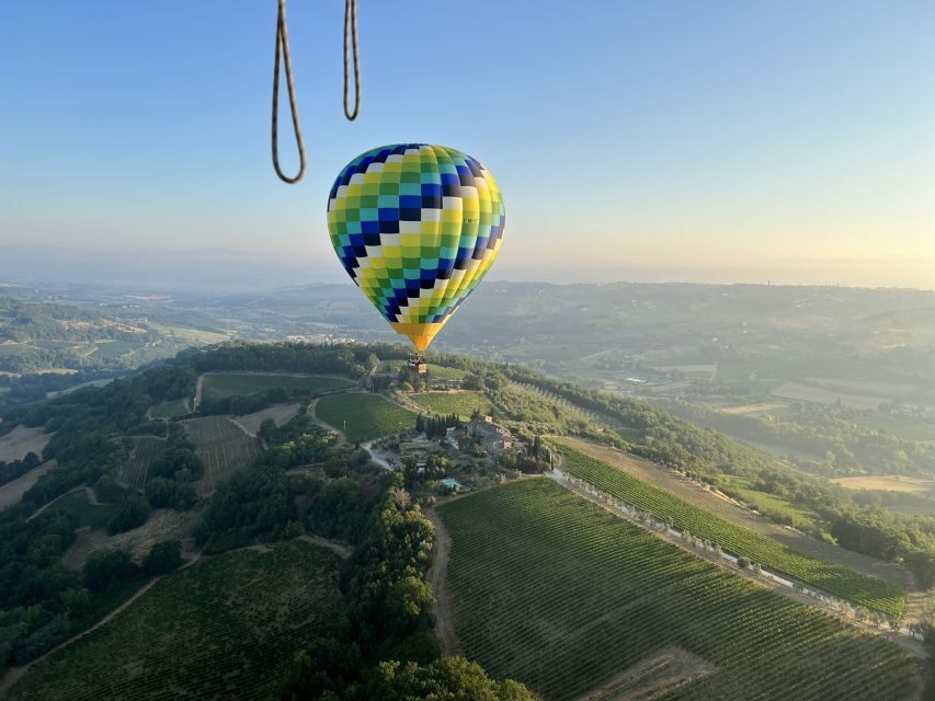Exclusive Private Balloon Tour for 2 in Tuscany - On the ground with Balloon Team Italia: inflation, briefing, and the first wow