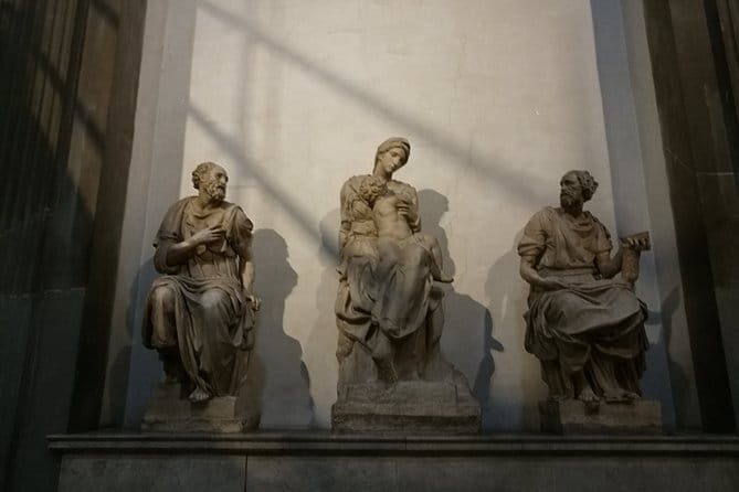 Florence: 1.5 hour Medici Chapels monolingual small-group guided tour - Chapel of the Princes: Tuscan Stone, Named Components, and Medici Power