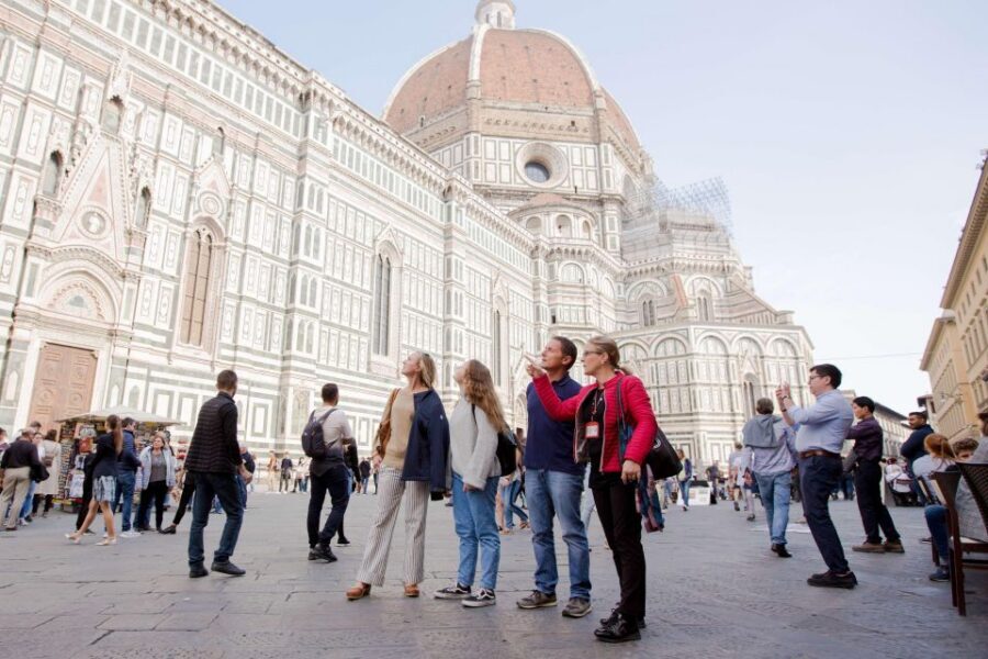 Florence: Audio Guided Walking Tour led by Tour Leader - Via dei Calzaiuoli: use this stretch to connect the dots