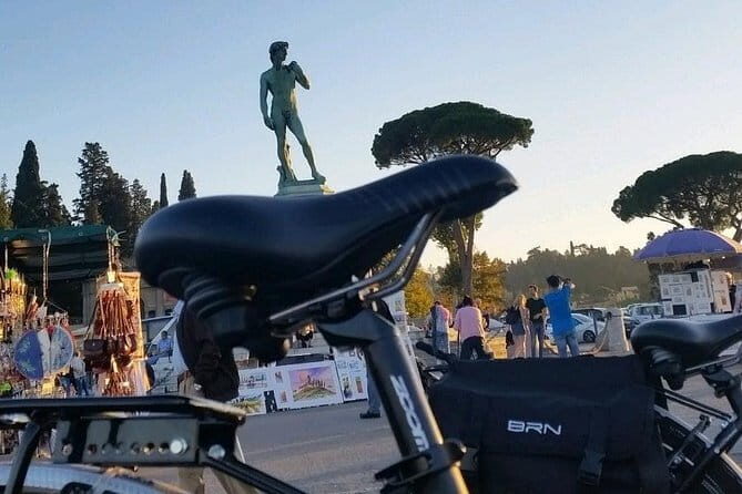 Florence bike tour with Piazzale Michelangelo. - Meeting at Via Camillo Cavour: what the first minutes set up