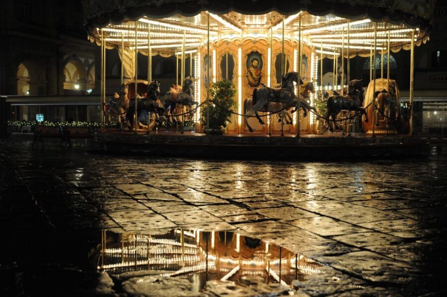 Florence by Night: 2-Hour Walking Tour - Ponte Vecchio finish: Arno views and the classic Florence postcard