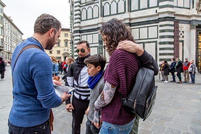 Florence by Night Guided Walking Tour:Duomo Old Bridge & All Must-See Highlights - Piazza della Signoria: political Florence under lit stone