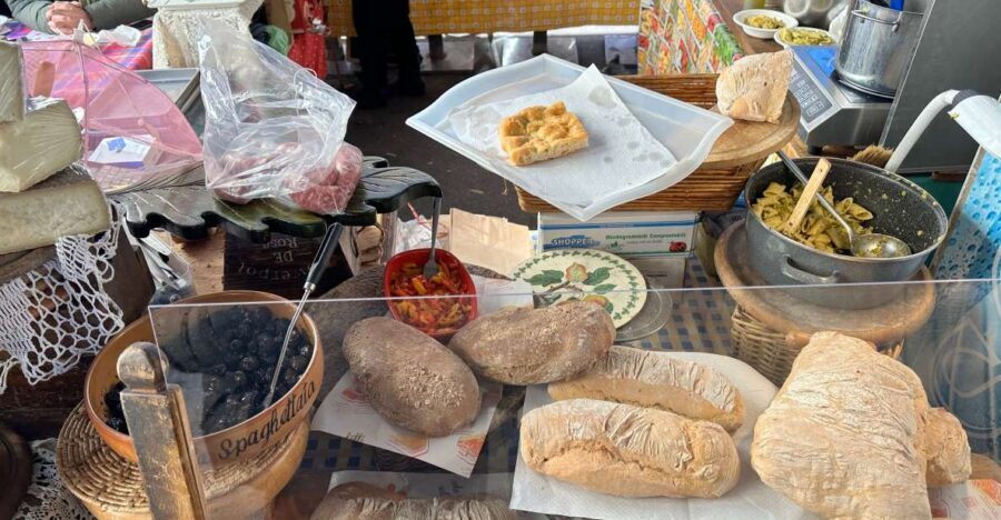Florence: City Highlights and Street Food Walking Tour - Meeting at Piazza dell’Unità Italiana and how the tour stays easy
