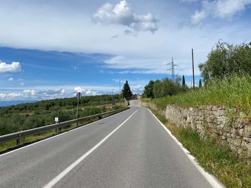 Florence Countryside 2.5h Premium E-Bike Tour + Photo Shoot - What Makes It Feel Premium: Wi‑Fi, Chargers, Storage, and Real Safety Gear