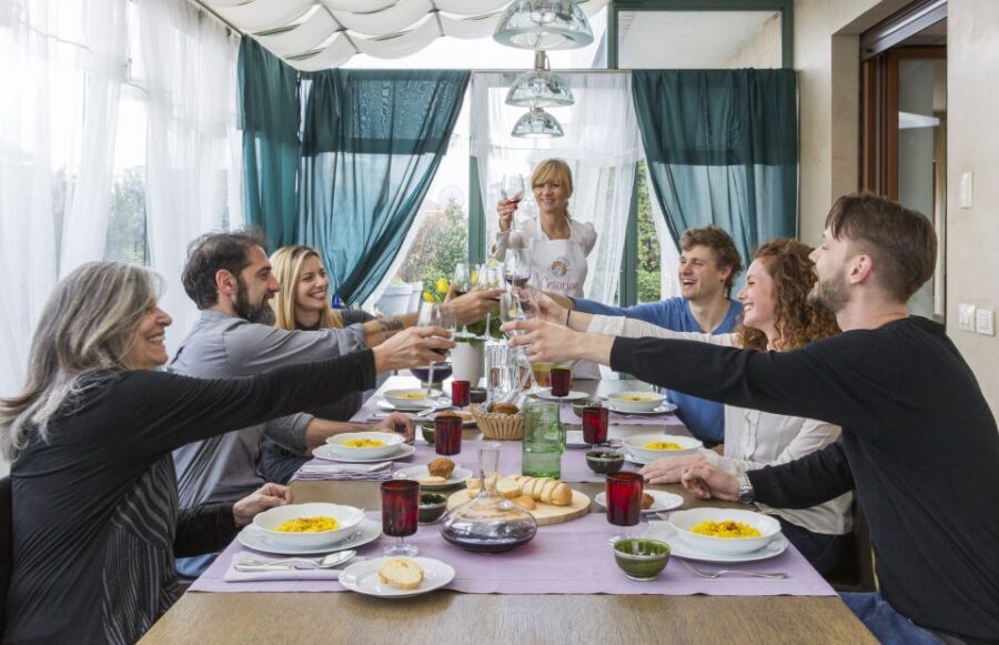 Florence: Dining Experience at a Local's Home - Practical tips for arriving at the host’s door