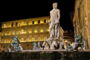 Florence Evening Walking Tour: Stories of Power, Love & Betrayal - Meeting at Piazza degli Strozzi and How the Tour Actually Moves