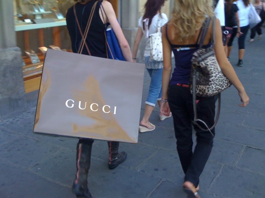 Florence: Fashion Private Tour with Museum Visits - Piazza della Signoria and Gucci Archetypes: A museum inside a landmark