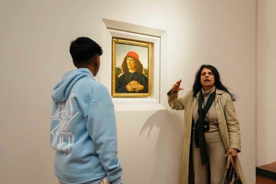 Florence: Fast Track Uffizi Gallery Guided Tour - The art museum in a former palace: what you’re stepping into