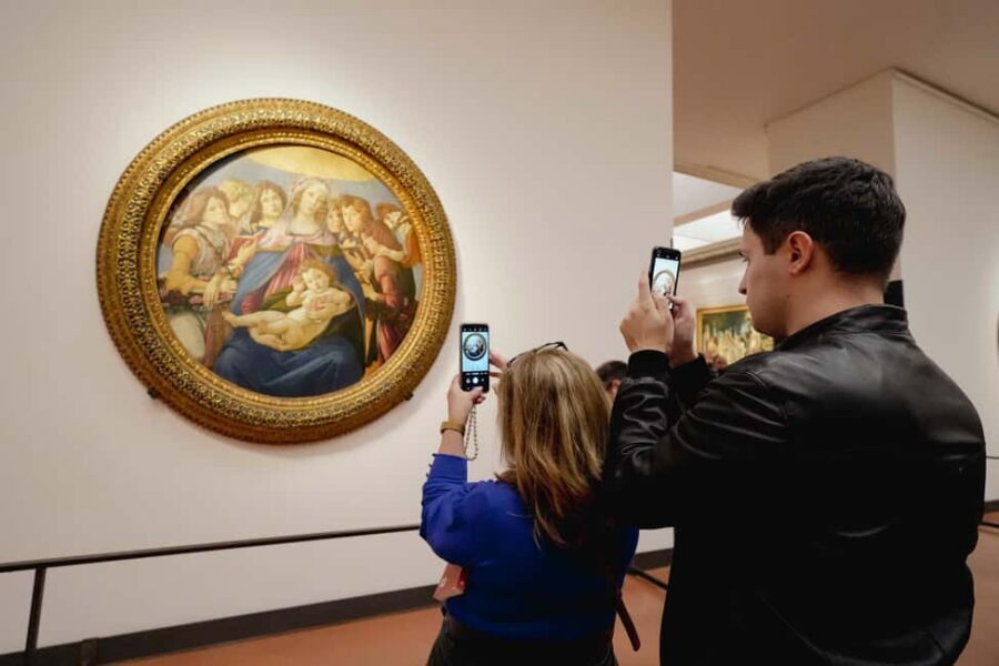 Florence: Fast Track Uffizi Gallery Guided Tour - Small group size: the sweet spot for a big museum
