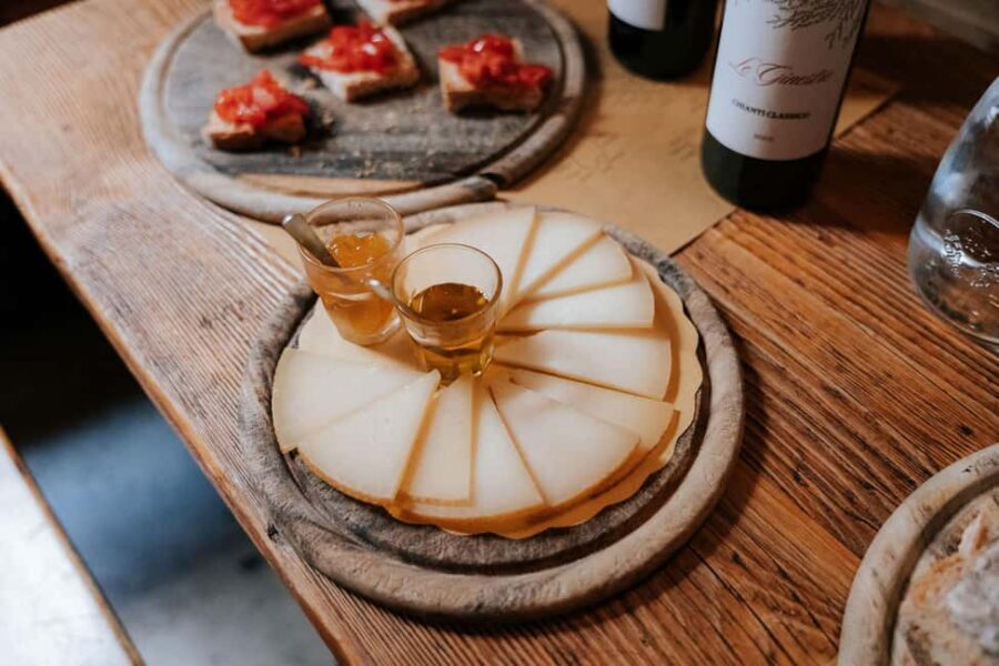 Florence: Food & Wine Tour in Oltrarno Neighborhood - Stop 1: the corner-bar warm-up with Tuscan staples