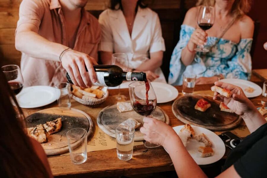Florence: Food & Wine Tour in Oltrarno Neighborhood - Stop 3: Negroni lessons at I’ Vinaino di San Frediano