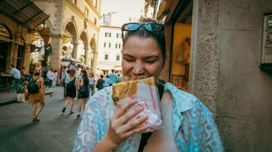 Florence Foodies Tour: Savor Tuscan Flavors & Fine Wine - Start point in Piazza della Repubblica: getting oriented fast
