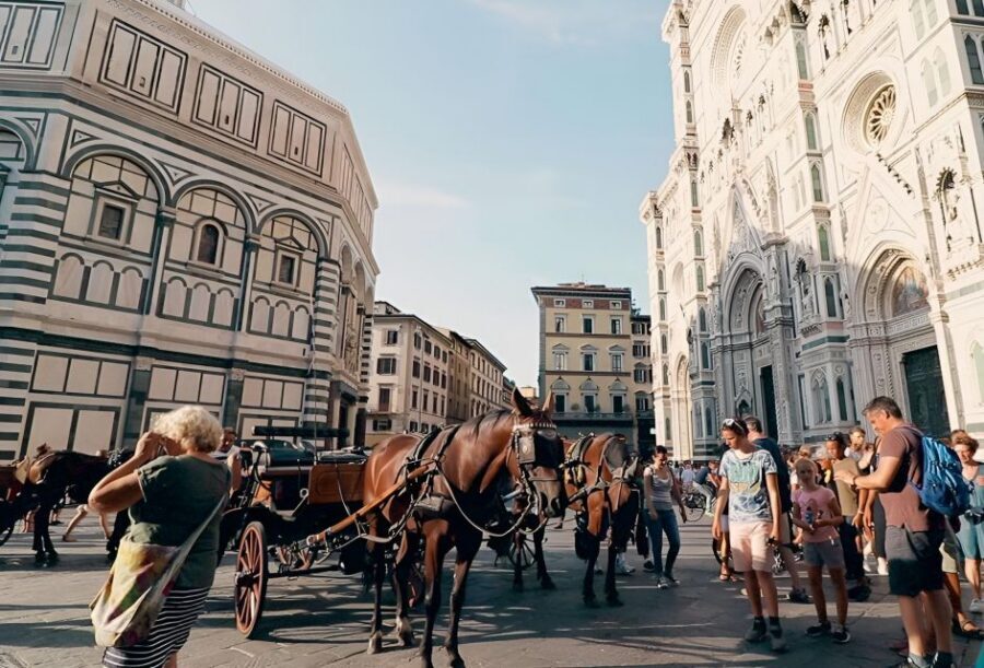 Florence Footsteps: Unveiling the Treasures of the Medicis - The walk through Florence’s core sights: Cathedral, Ponte Vecchio, Piazza della Signoria