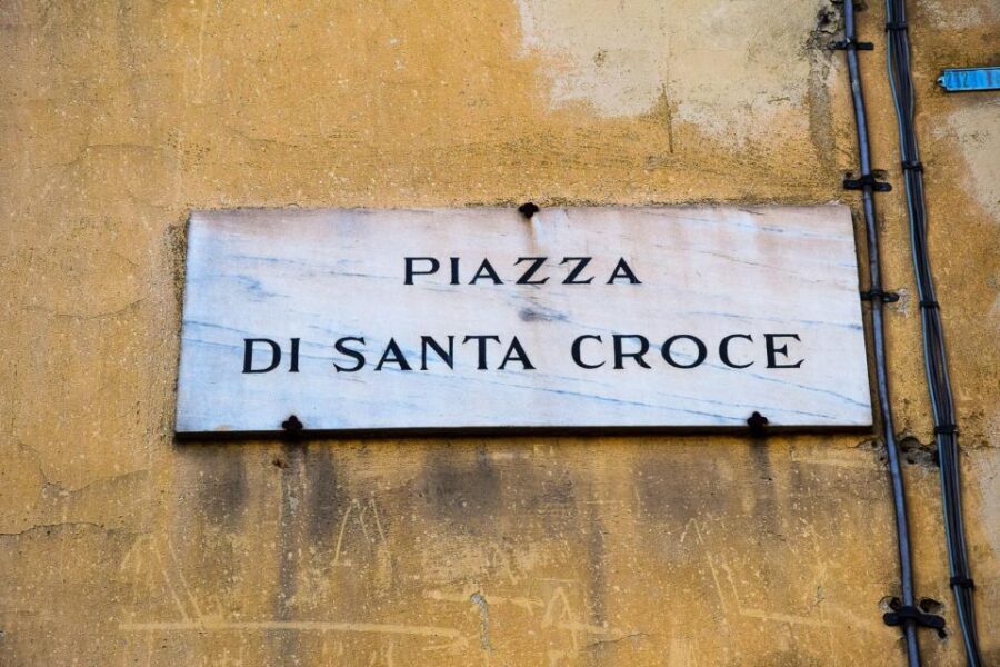 Florence Footsteps: Unveiling the Treasures of the Medicis - The historical market stop and local products: where the tour gets practical