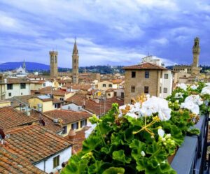 Florence from the rooftops: the exclusive tour - Starting at Piazza della Repubblica (43R): set your bearings fast