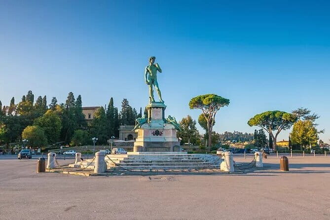 Florence Golf Cart private City tour Center & Michelangelo square - Ponte Vecchio and the Medici corridor: iconic exteriors, quick context
