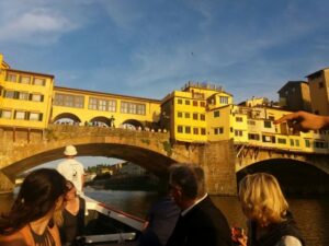 Florence: Guided Gondola Boat Tour with a Glass of Wine - Meeting at Via dei Vagellai: How to Start Smoothly