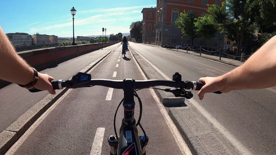 Florence: Guided Tour by E-Bike with Gelato & optional Lunch - Piazza della Signoria to the river: the civic core to Ponte Vecchio transition