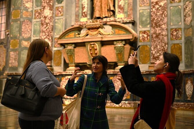 Florence: Guided Tour Medici Family Secrets, Chapels and History - Duomo square and San Lorenzo streets: your “orientation” walk