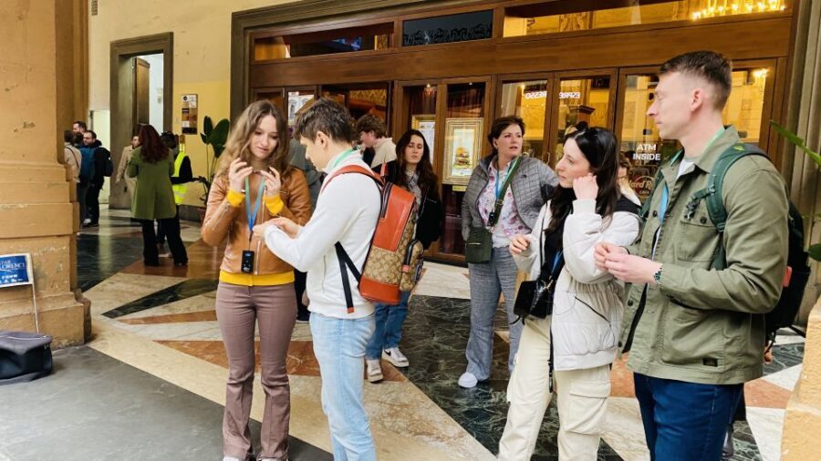 Florence: Guided Walking Tour - Ponte Vecchio: Walking the Old Bridge Without Getting Lost