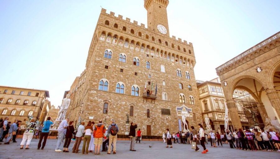 Florence: Guided Walking Tour with Entry to Santa Croce - Ponte Vecchio and Pitti Palace: finishing with classic Florence edges