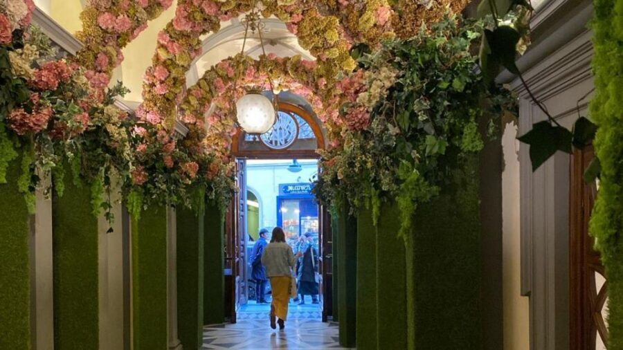 Florence historical centre and legends tour for small groups - Santa Maria Novella pharmacy: scent history you can actually see