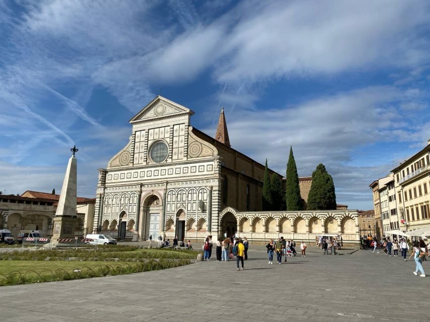 Florence historical centre and legends tour for small groups - Piazza della Signoria and Palazzo Vecchio: Medici drama at street level