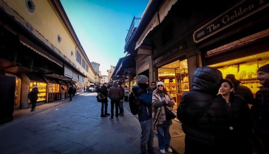 Florence in one Day: Walking Tour with Uffizi and Accademia - The guide in Spanish: what you gain from a real person leading you