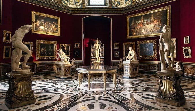 Florence in one day with a localGuide: David-City walk-Uffizi - Piazza della Repubblica: A Quick Break in the Center