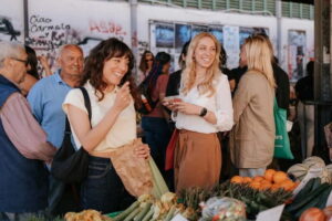 Florence: Local Food, Wine & Market Walking Tour - The Market Hour: Fruit, Cheese, Olives, Crostini, and Steak Florentine Style
