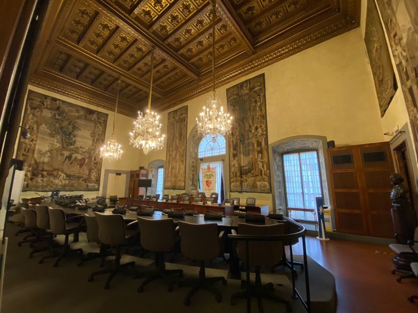 Florence: Medici Family History Tour - Rival palaces outside: Strozzi, Albizi, and why enemies matter